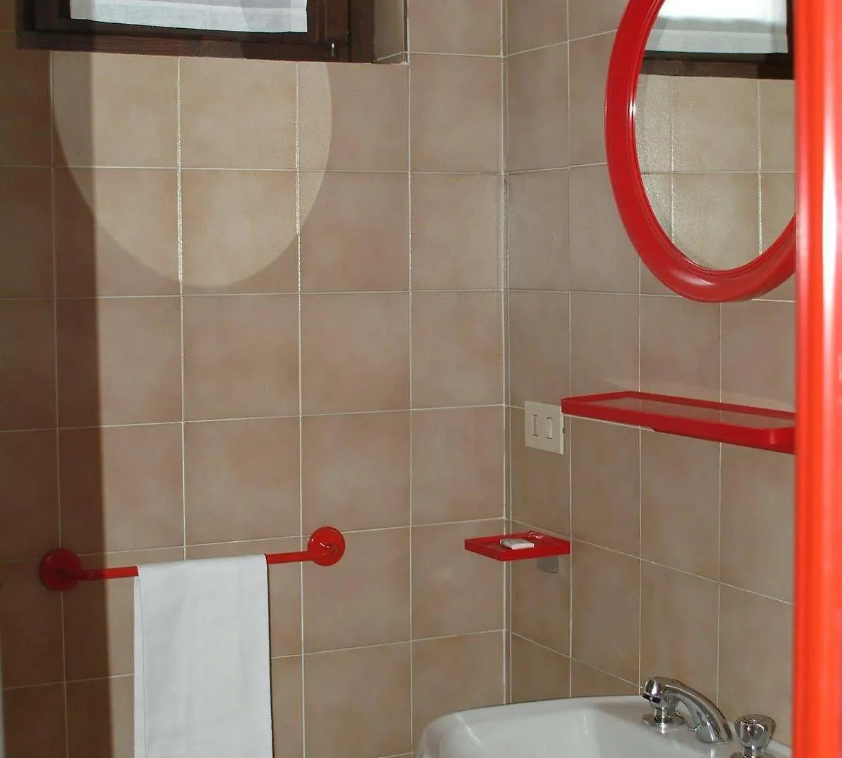 *** Aparthotel Residence Windsurf Domaso Italy